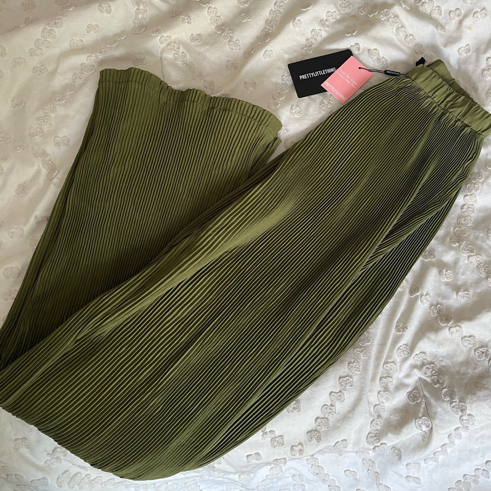 TALL PrettyLittleThing Olive Green Pleated Palazzo Trousers